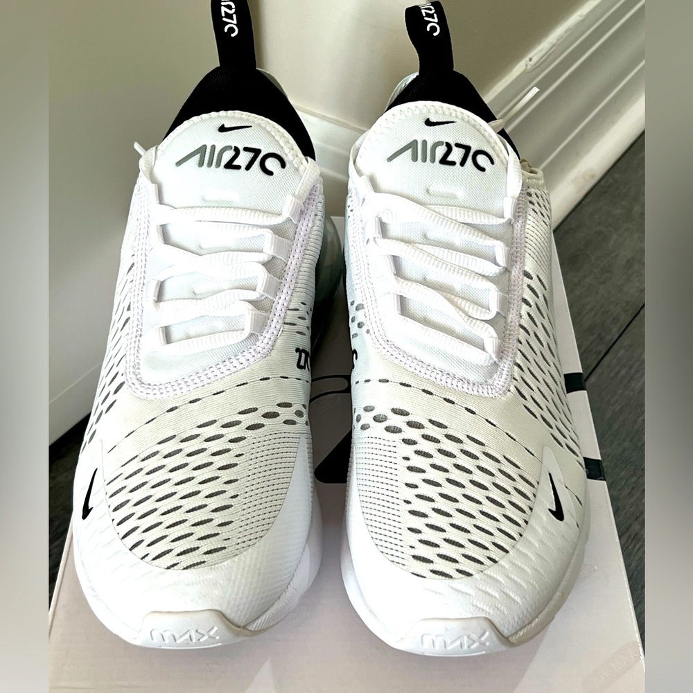 Nike Air Max 270 - mens size 9 - brand new in box - never worn
